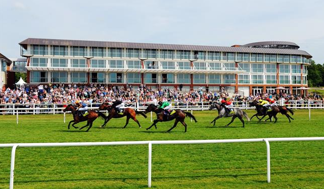End of Summer Party Raceday ft. Mark Wright - Metrobus